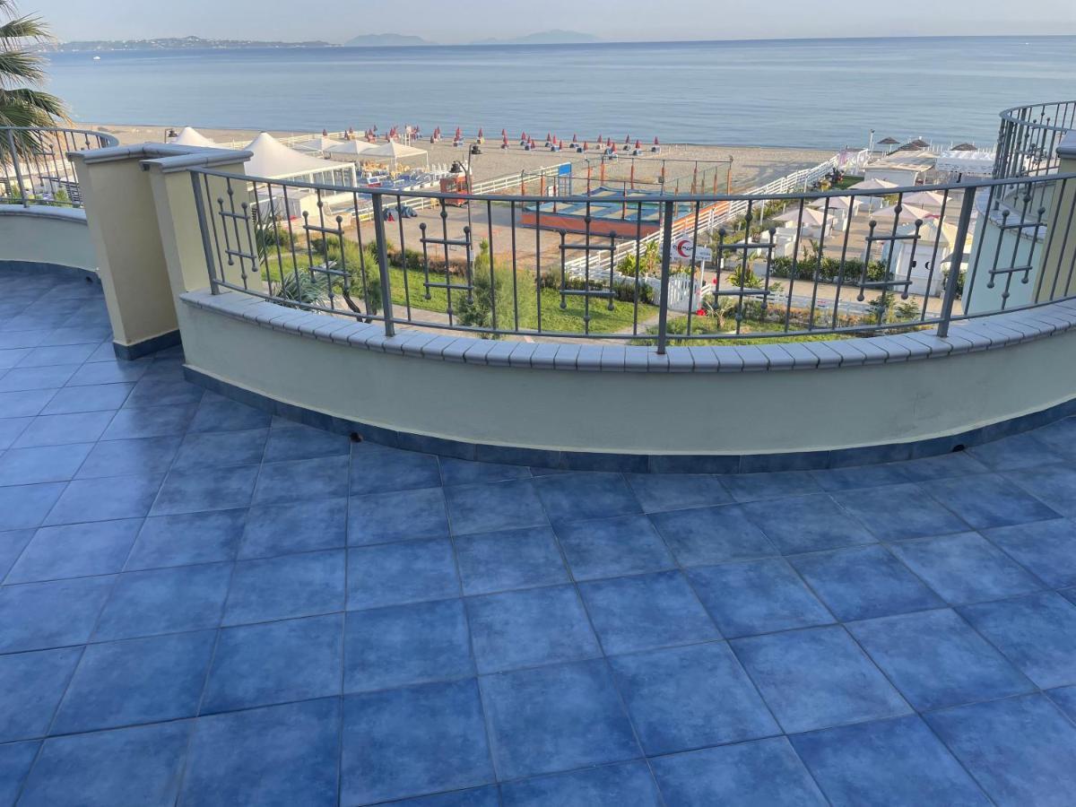 La Baia Di Ulisse Venetico Exterior foto