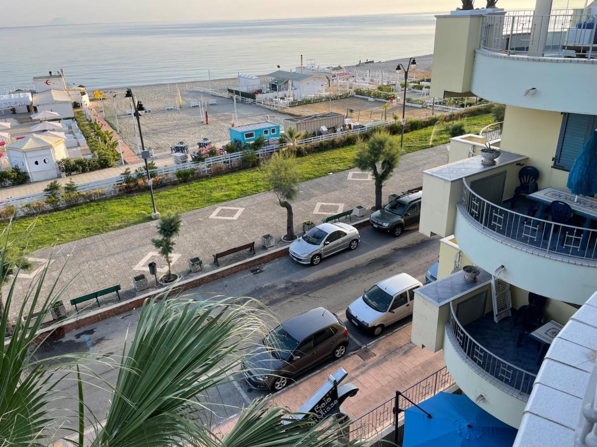 La Baia Di Ulisse Venetico Exterior foto