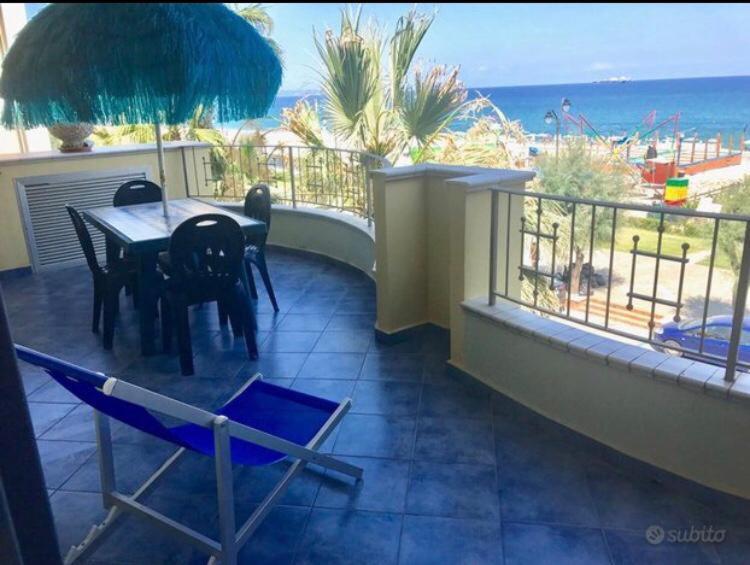 La Baia Di Ulisse Venetico Exterior foto