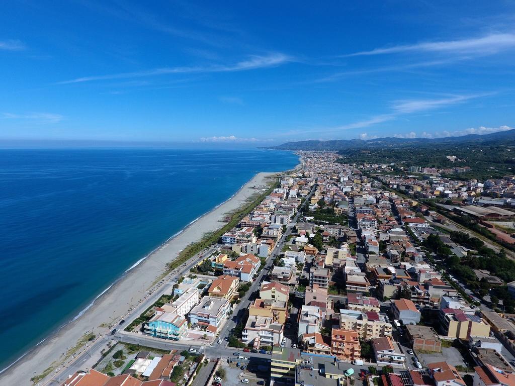 La Baia Di Ulisse Venetico Exterior foto